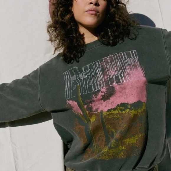 Daydreamer Tops - Daydreamer western beauty distressed boyfriend crew sweatshirt NWOT Oversized